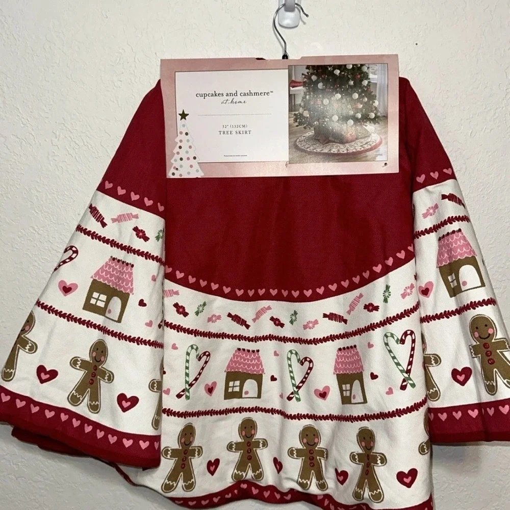 Cupcakes and Cashmere Gingerbread Man Christmas Tree Skirt 52 Inch‎ Red White